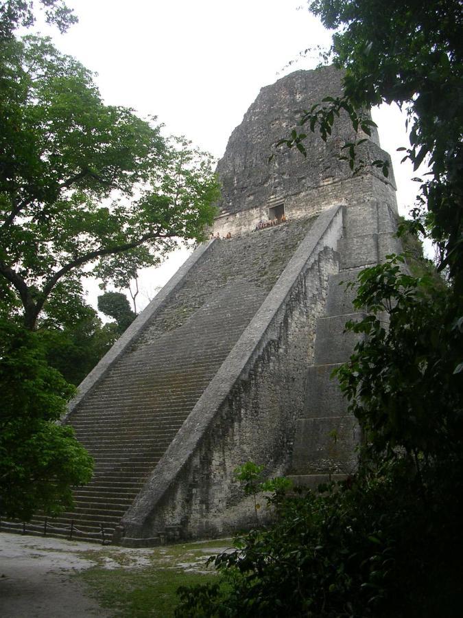 Hotel Tikal Inn Buitenkant foto